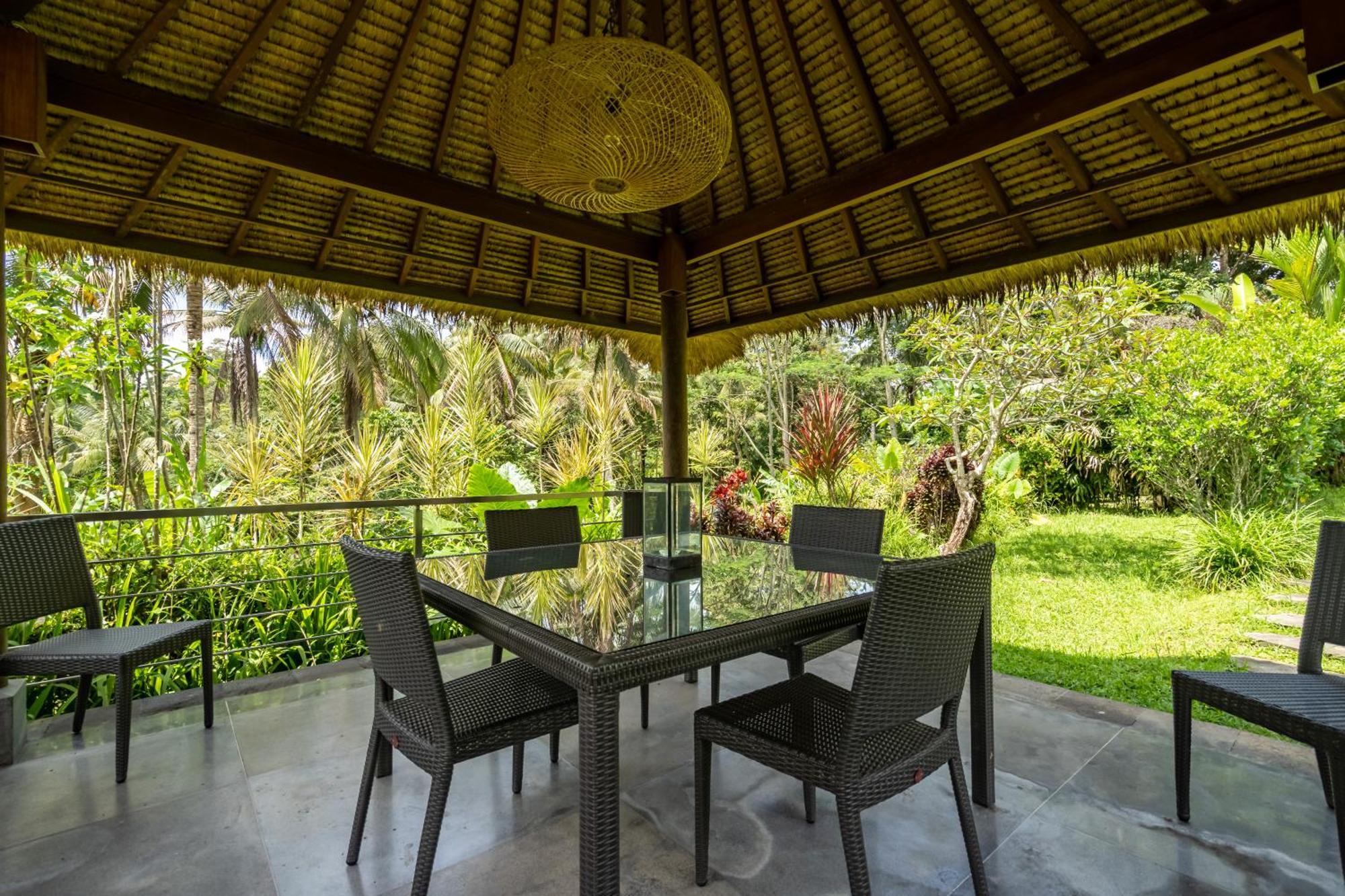 Villa Themma Jungle - Sumptuous 3Br Luxury Villa With Majestic Jungle View North Of Ubud Dış mekan fotoğraf